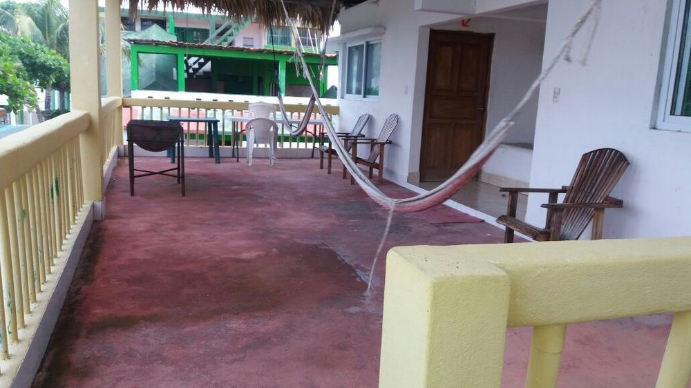 Tortugas Place Hotel Y Bungalos Монтеррико Экстерьер фото