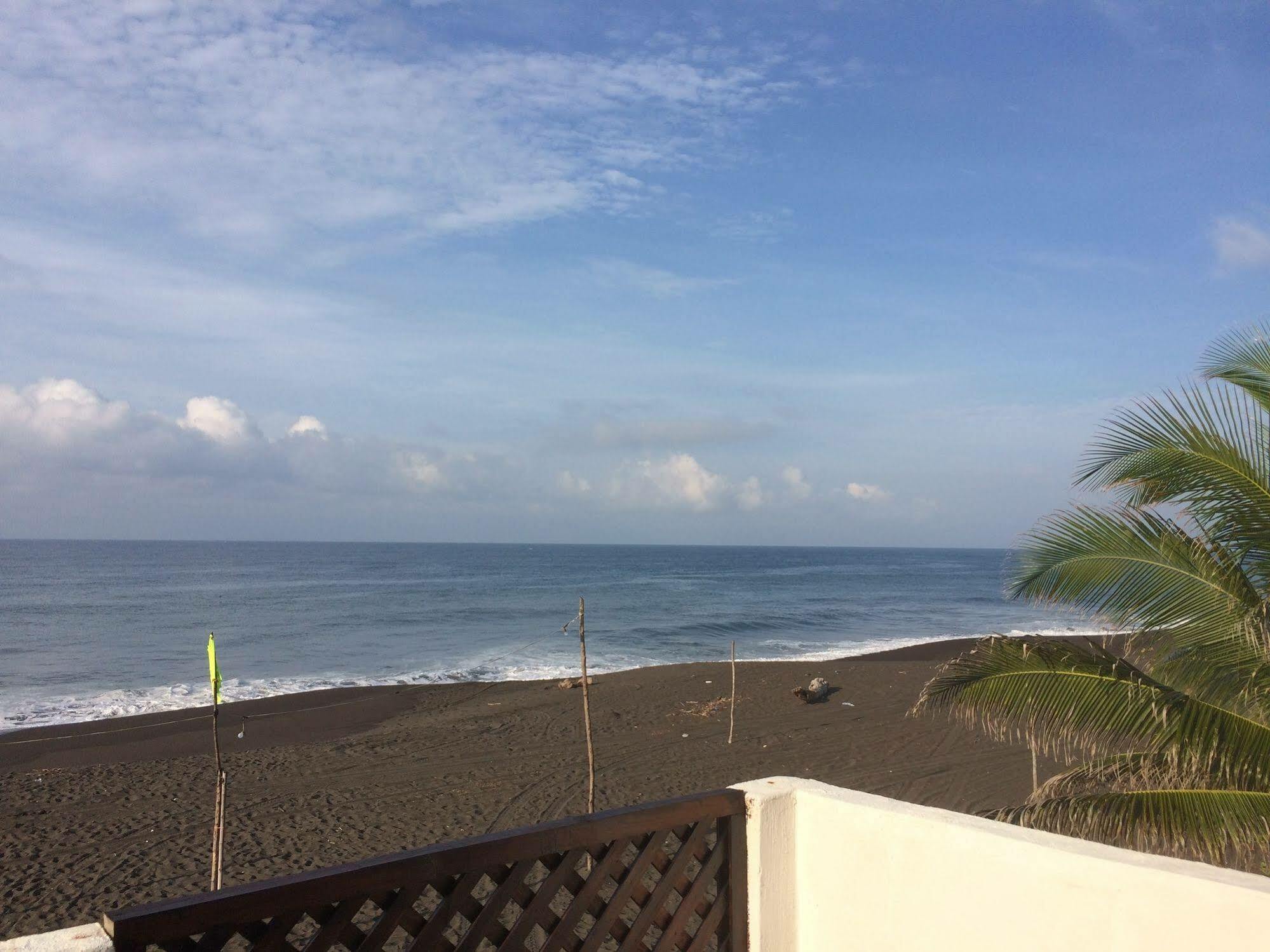 Tortugas Place Hotel Y Bungalos Монтеррико Экстерьер фото
