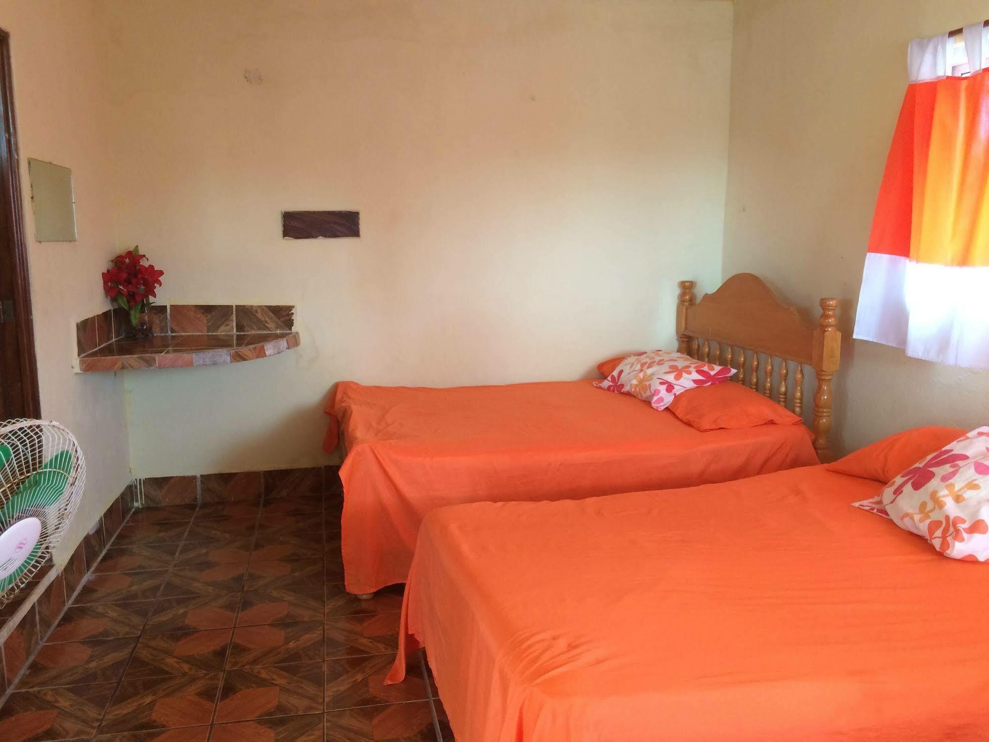 Tortugas Place Hotel Y Bungalos Монтеррико Экстерьер фото