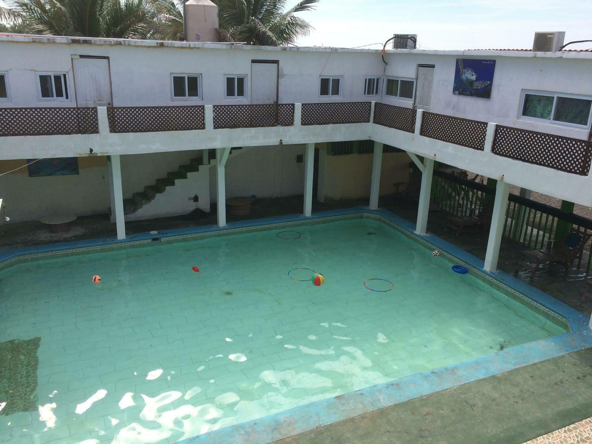 Tortugas Place Hotel Y Bungalos Монтеррико Экстерьер фото
