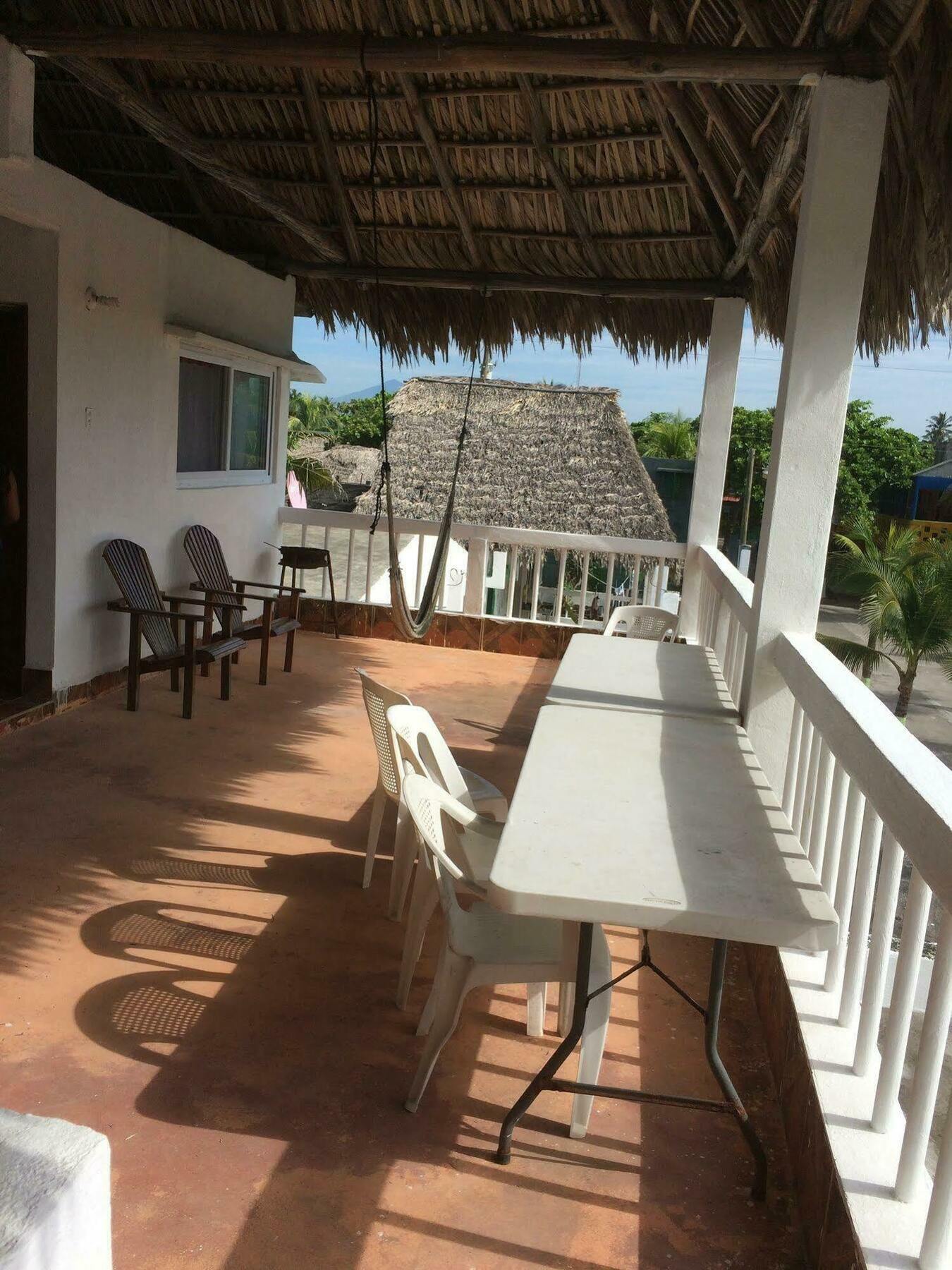 Tortugas Place Hotel Y Bungalos Монтеррико Экстерьер фото