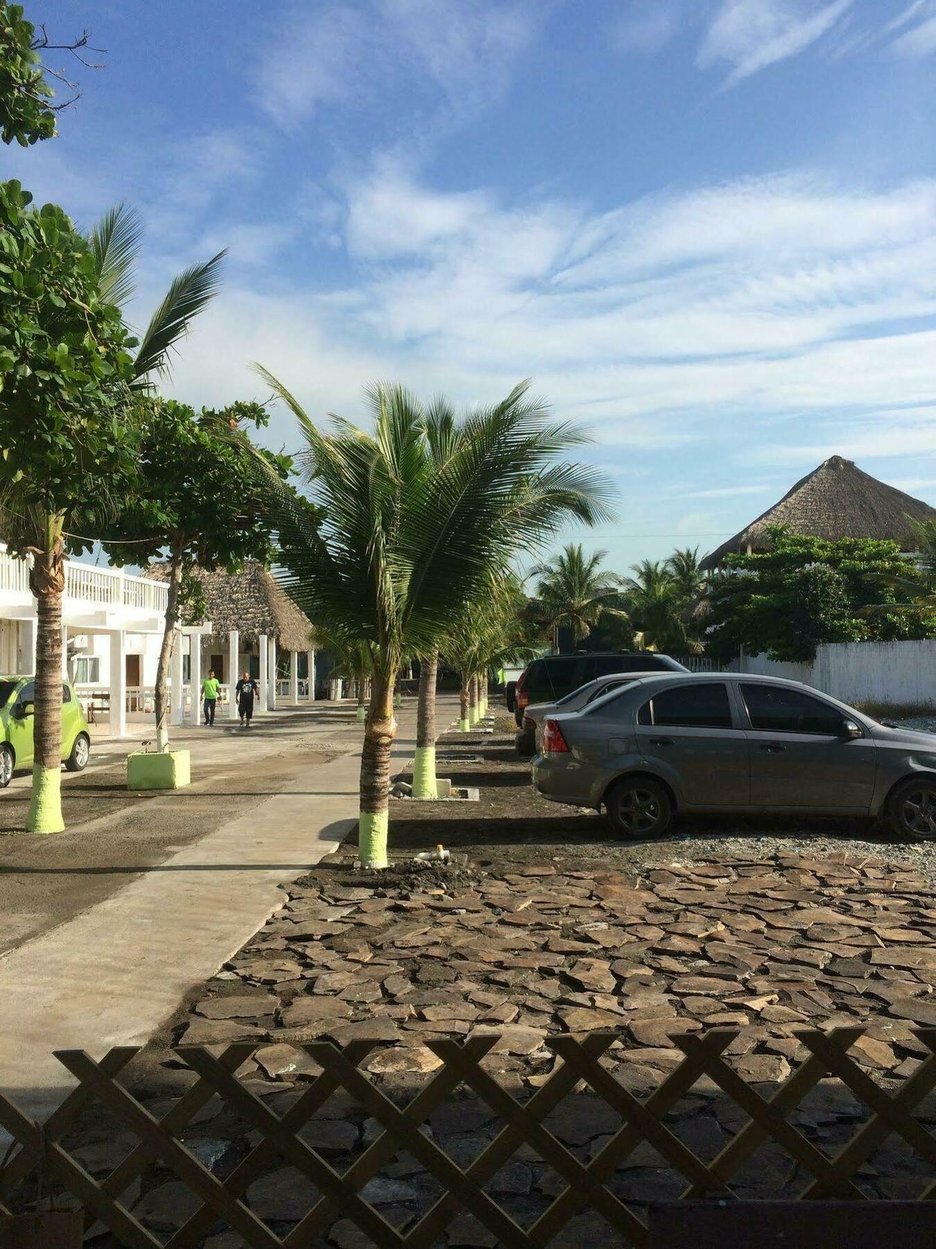 Tortugas Place Hotel Y Bungalos Монтеррико Экстерьер фото